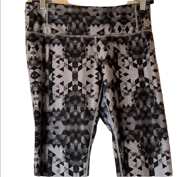 Women’s MPG Leggings Size Medium Gray Black - Picture 2 of 4